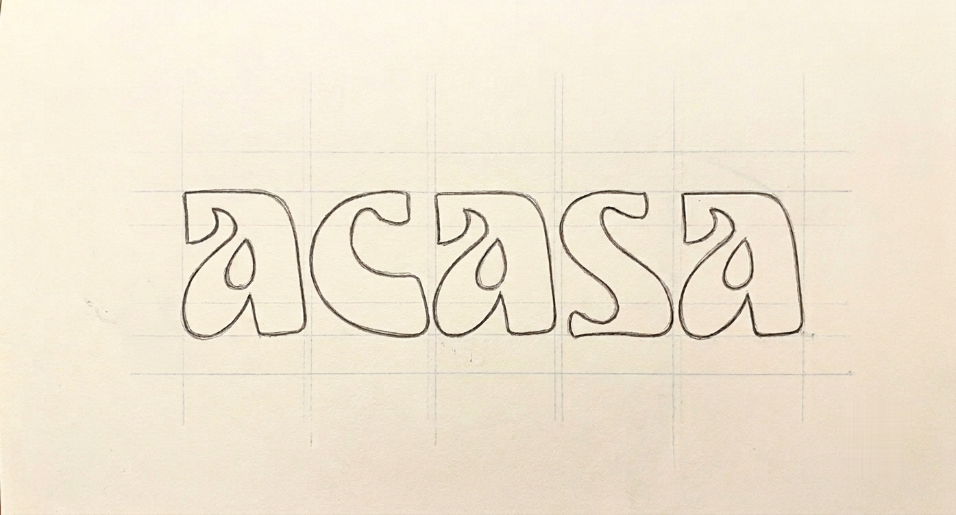 Croquis original du wordmark Acasa : tracé au crayon sur grille de construction