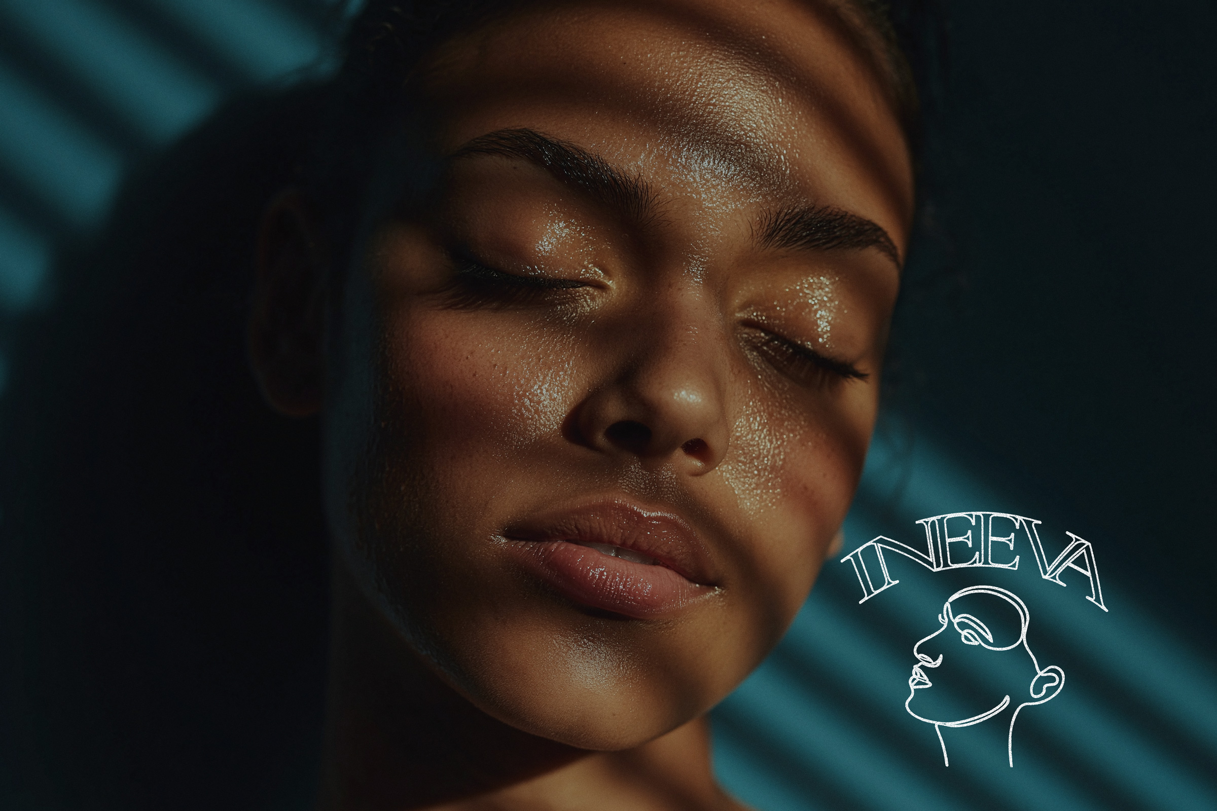 Identité Ineeva : portrait beauté, peau lumineuse et wordmark INEEVA au trait
